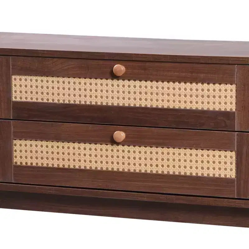 Meuble TV avec tiroirs en rotin et portes cannelées pour salon, noyer
