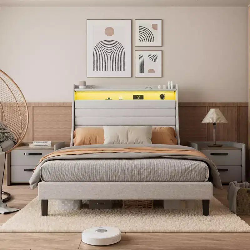 Cadre de lit plateforme rembourré avec station de charge, lit moderne avec tête de lit en lin, support à lattes en bois