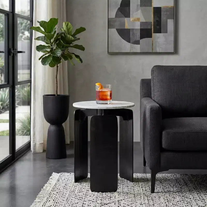 Table d'appoint moderne ronde à plateau en marbre pour le salon - Table d'appoint étroite et chic avec base sculpturale pour la décoration intérieure - 20, blanc et noir