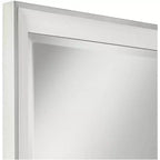 Miroir mural rectangulaire moderne avec cadre en bois blanc brillant biseauté de 24 pouces de large pour salle de bain, chambre à coucher, salon